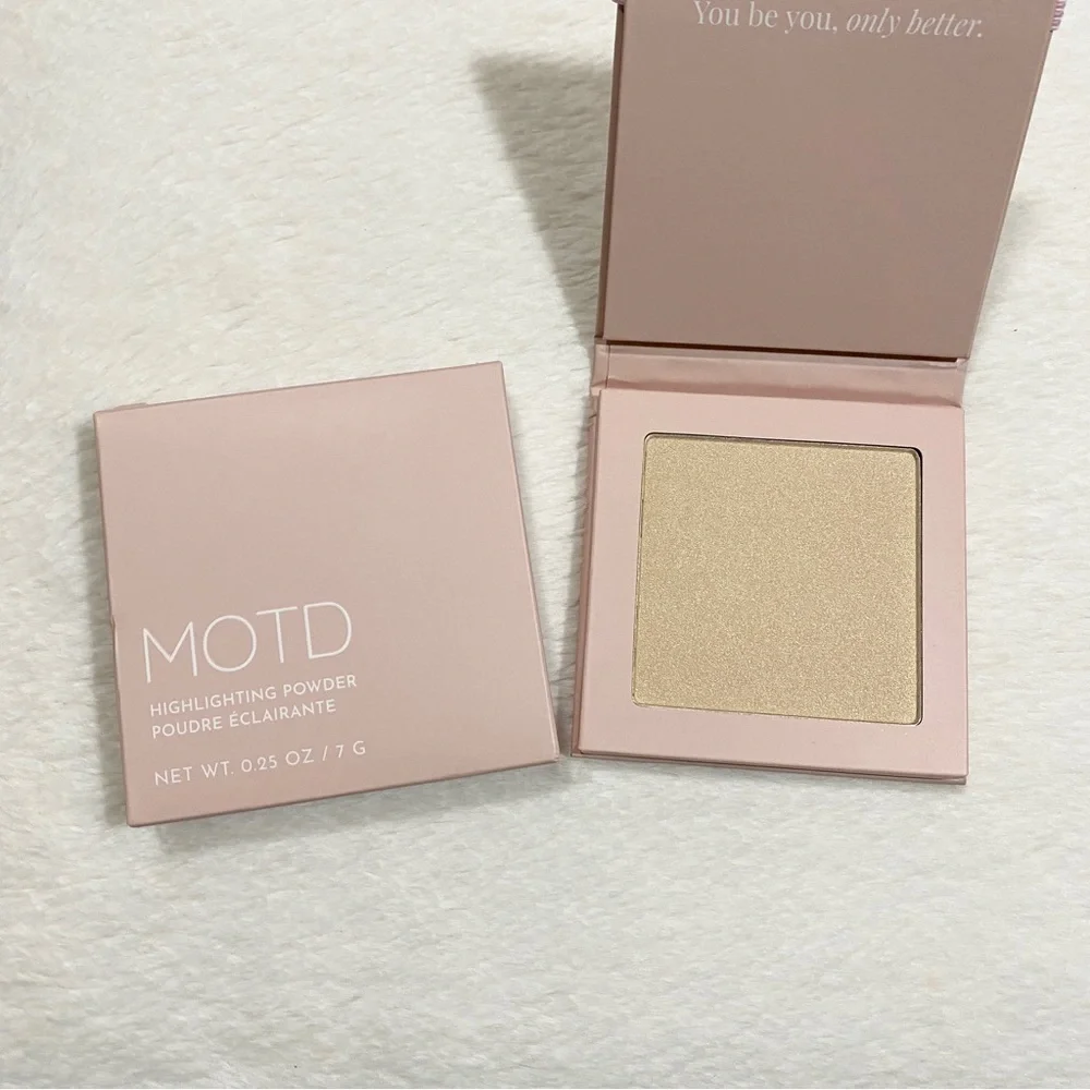 MOTD Cosmetics Highlighter Powder - Lucid Moon - Picture 1 of 3